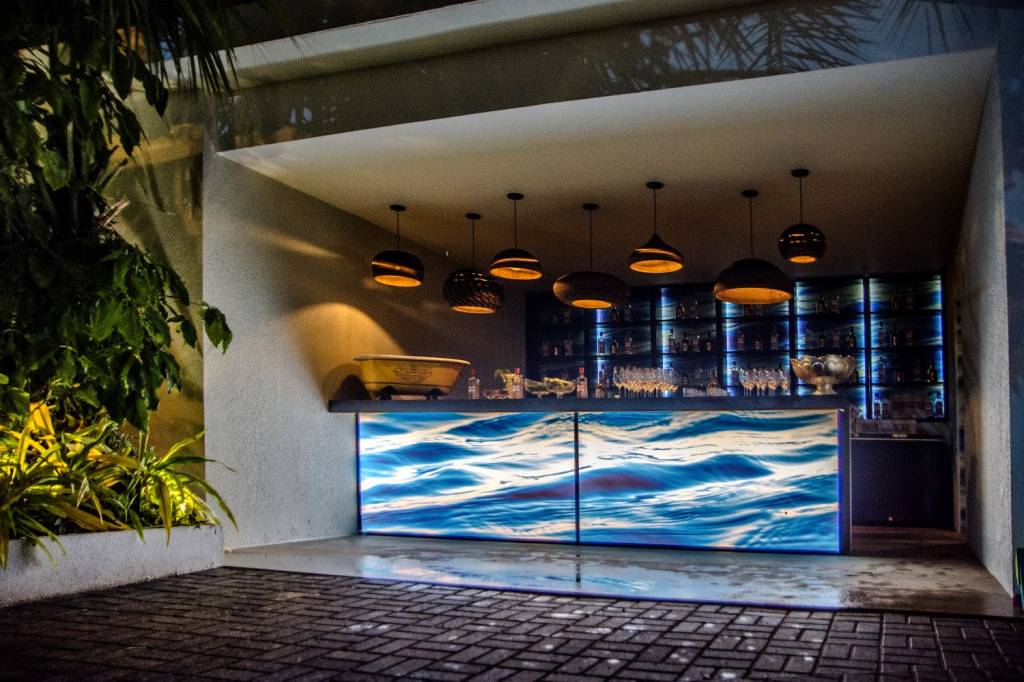 Espa&ccedil;o de Eventos Ibiza - Rebeca Brasileiro. Aspectos irreverentes do mar e do ato amar se fazem presente, como fluidez, dinamismo, vivacidade e pulsa&ccedil;&atilde;o. Os elementos arquitet&ocirc;nicos provocam essas sensa&ccedil;&otilde;es nos visitantes, de forma direta ou indireta.