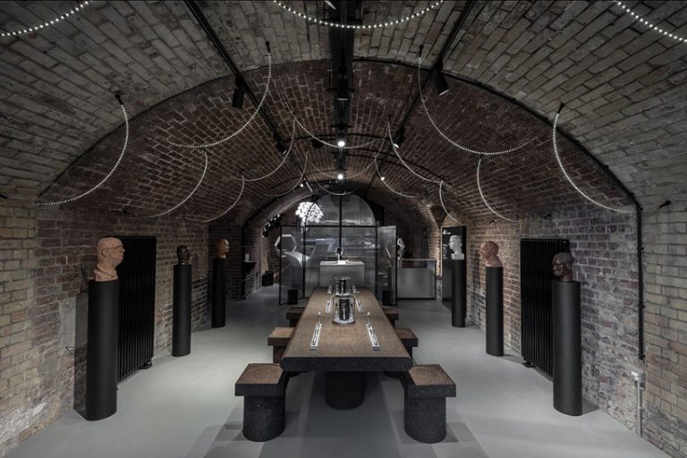 Tom Dixon transforma sede do seu escritório em laboratório sensorial