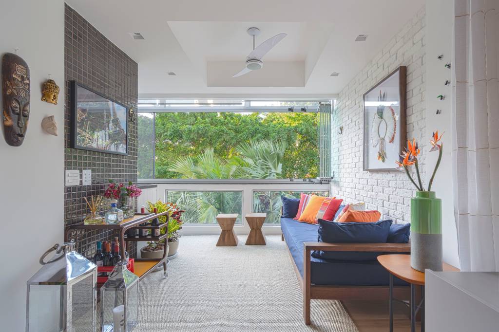 Reforma total deixa apartamento jovem, despojado e moderno