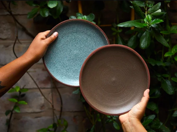 Resíduos são ressignificados e transformados em lindas louças