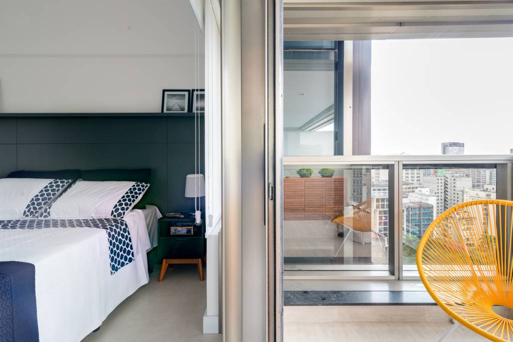 Decoração funcional e estilo industrial se completam em apê de 29 m²