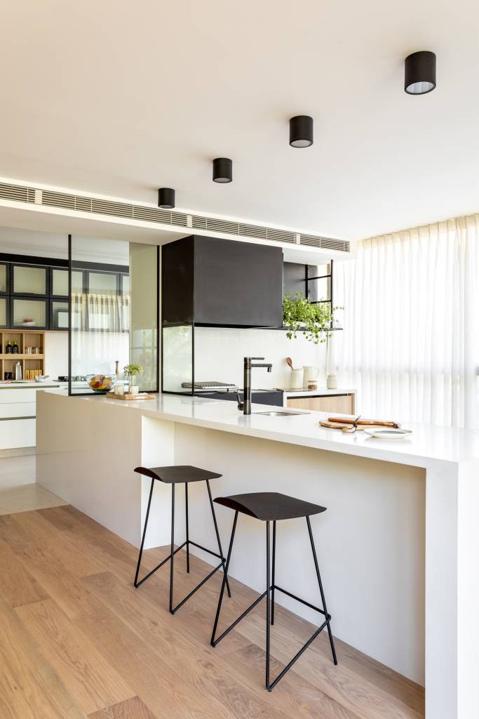 6-casa-em-sao-paulo-recebe-decor-minimalista-e-sensorial