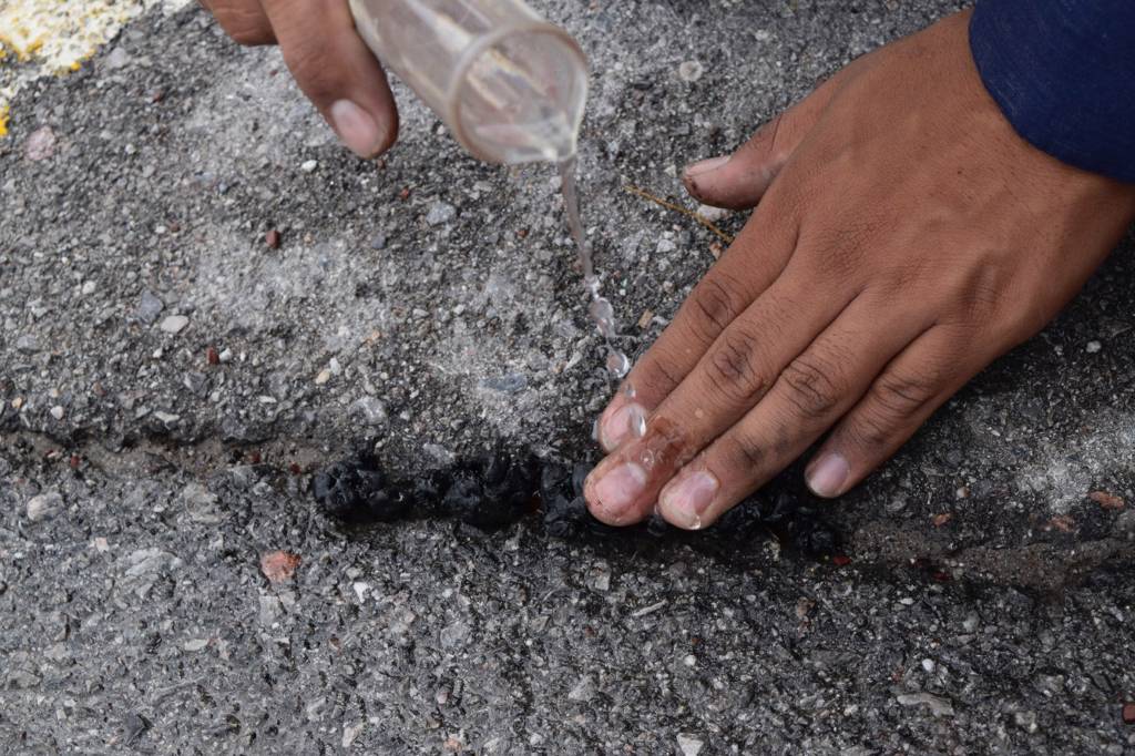 2-asfalto-composto-por-pneus-reciclados-se-autorregenera-quando-chove 2-asfalto-composto-por-pneus-reciclados-se-autorregenera-quando-chove