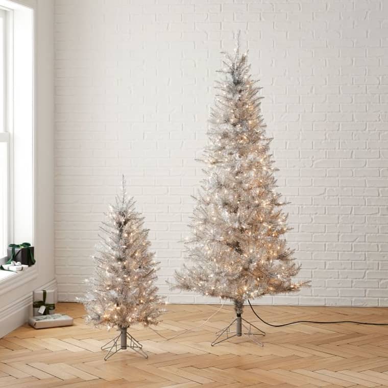 3-10-arvores-de-natal-falsas-que-cabem-em-qualquer-apartamento-pequeno 3-10-arvores-de-natal-falsas-que-cabem-em-qualquer-apartamento-pequeno