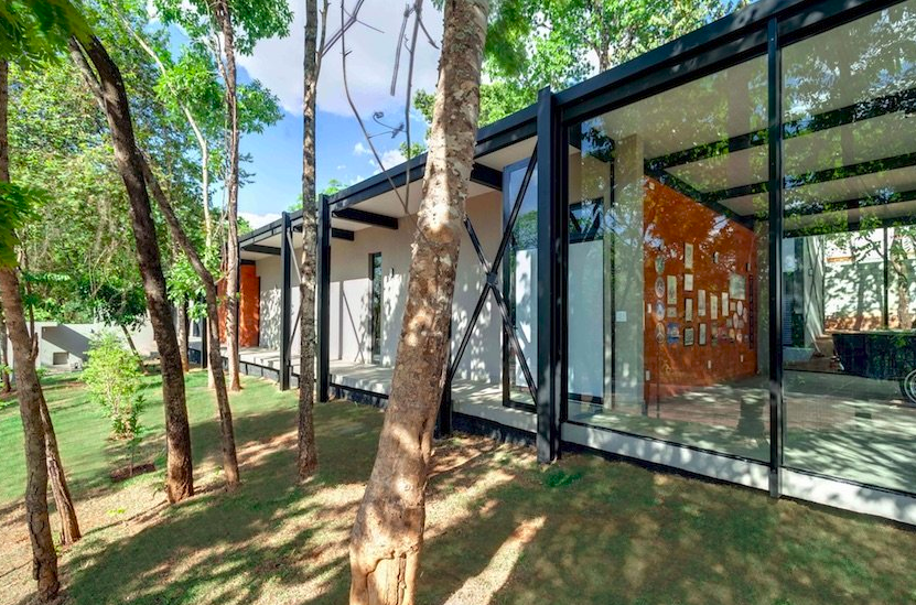 4-casa-e-construida-em-meio-a-densa-floresta-tropical-brasileira 4-casa-e-construida-em-meio-a-densa-floresta-tropical-brasileira