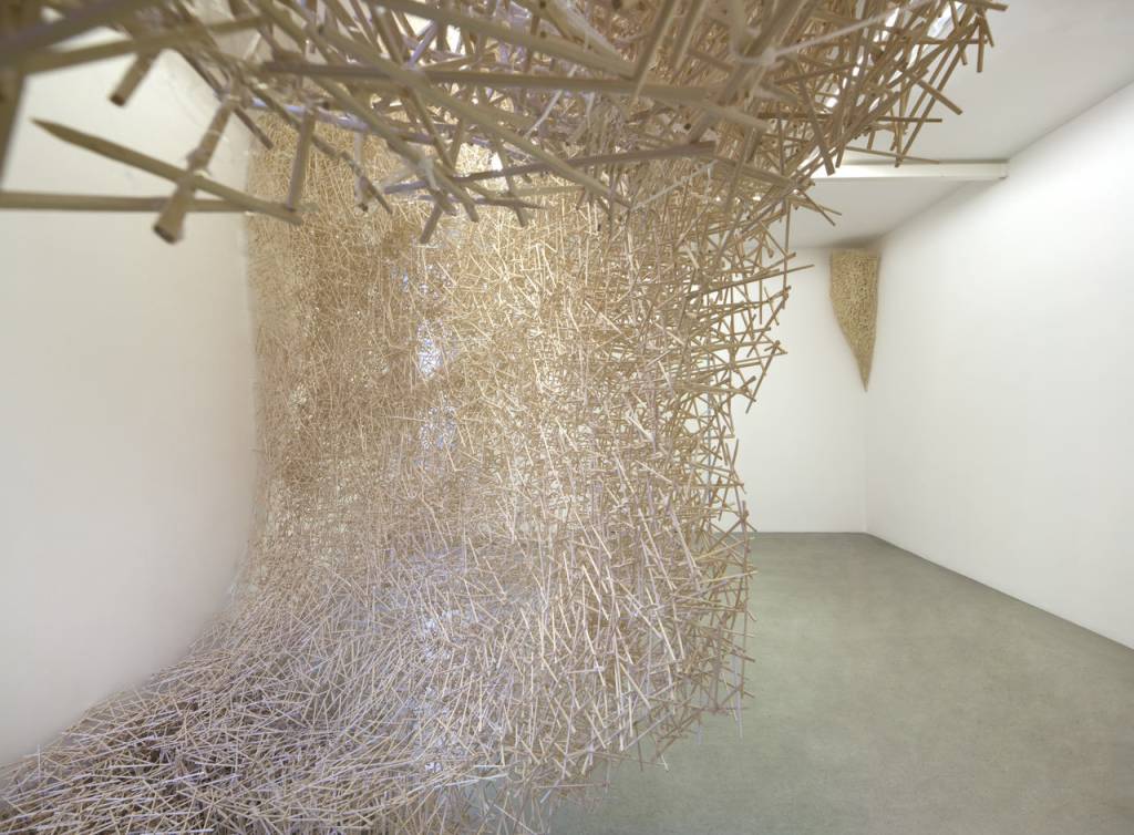 3-japan-house-apresenta-instalação-artística-de-tadashi-kawamata 3-japan-house-apresenta-instalação-artística-de-tadashi-kawamata