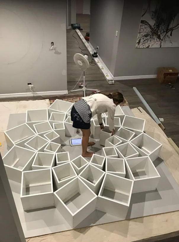 5-diy-casal-constroi-estante-de-livros-a-partir-de-bricolagem 5-diy-casal-constroi-estante-de-livros-a-partir-de-bricolagem