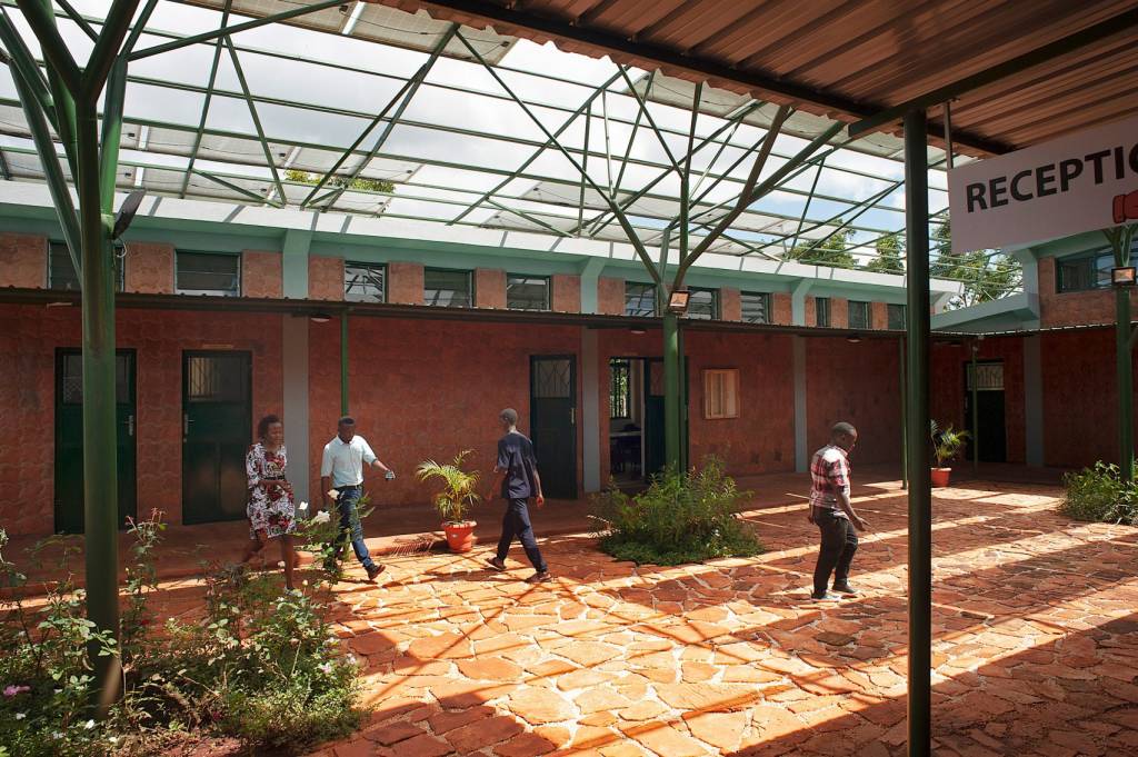 Mt-Sinai-Kyabirwa-Surgical-Facility-by-Kliment-Halsband-Architects-will-boase_dezeen_2364_col_6-1704×1134 Mt-Sinai-Kyabirwa-Surgical-Facility-by-Kliment-Halsband-Architects-will-boase_dezeen_2364_col_6-1704×1134