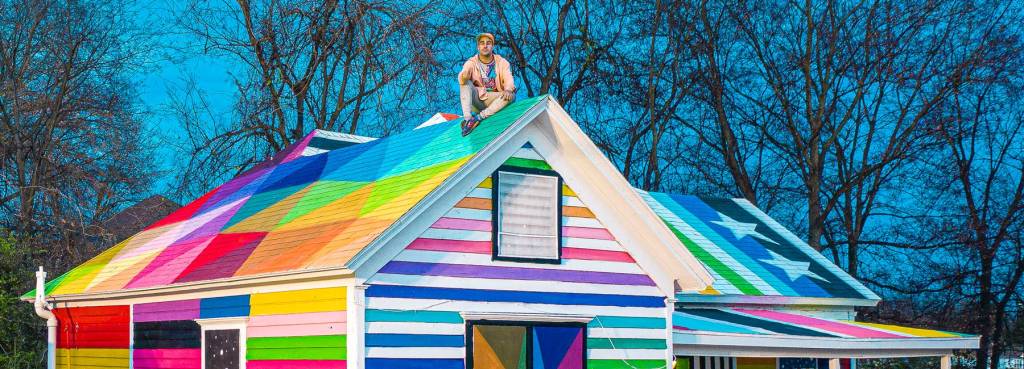 okuda-san-miguel-transforms-neglected-home-rainbow-embassy-01 okuda-san-miguel-transforms-neglected-home-rainbow-embassy-01