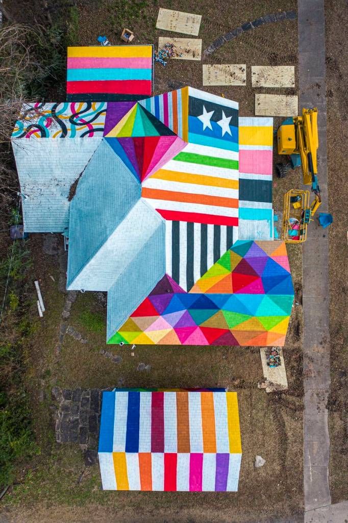 okuda-san-miguel-transforms-neglected-home-rainbow-embassy-02 okuda-san-miguel-transforms-neglected-home-rainbow-embassy-02