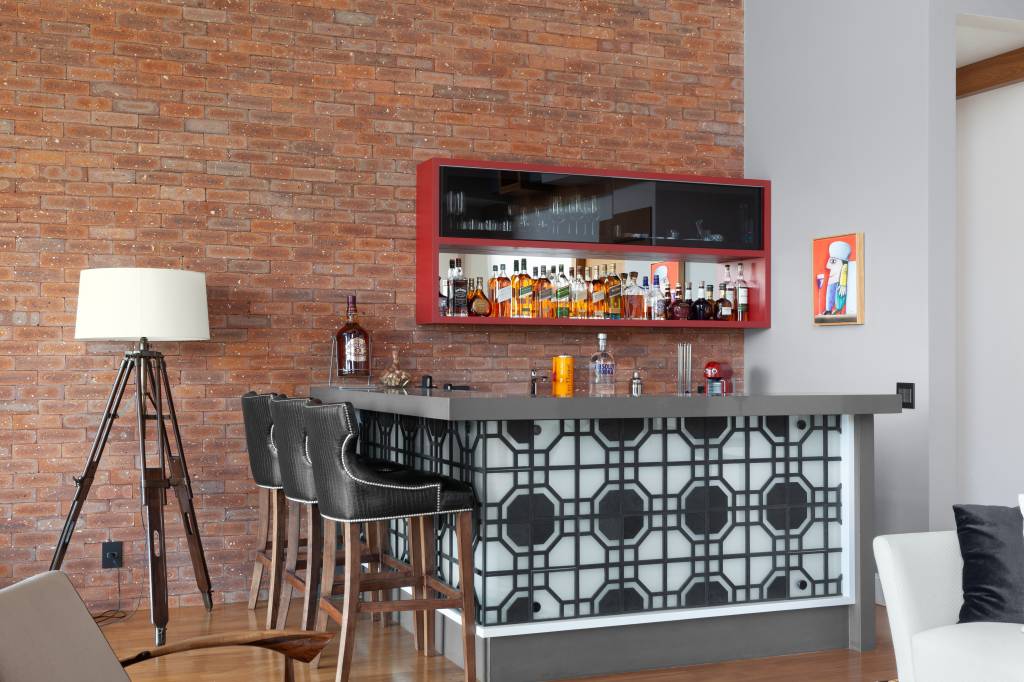 2-materiais-rusticos-e-design-contemporaneo-conversam-neste-aoe-de-320-m2 2-materiais-rusticos-e-design-contemporaneo-conversam-neste-aoe-de-320-m2