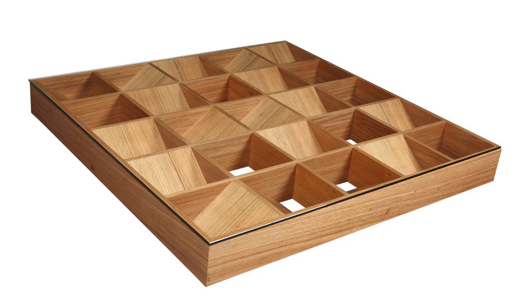 <strong>Mesa de centro Cob</strong>, design de Frederico Cruz, Florian&oacute;polis (SC). Categoria: Desafio do Uso do Painel. Men&ccedil;&atilde;o honra na modalidade Profissional