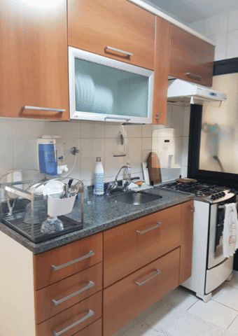 Antes e depois: cozinha fica mais iluminada e moderna após reforma