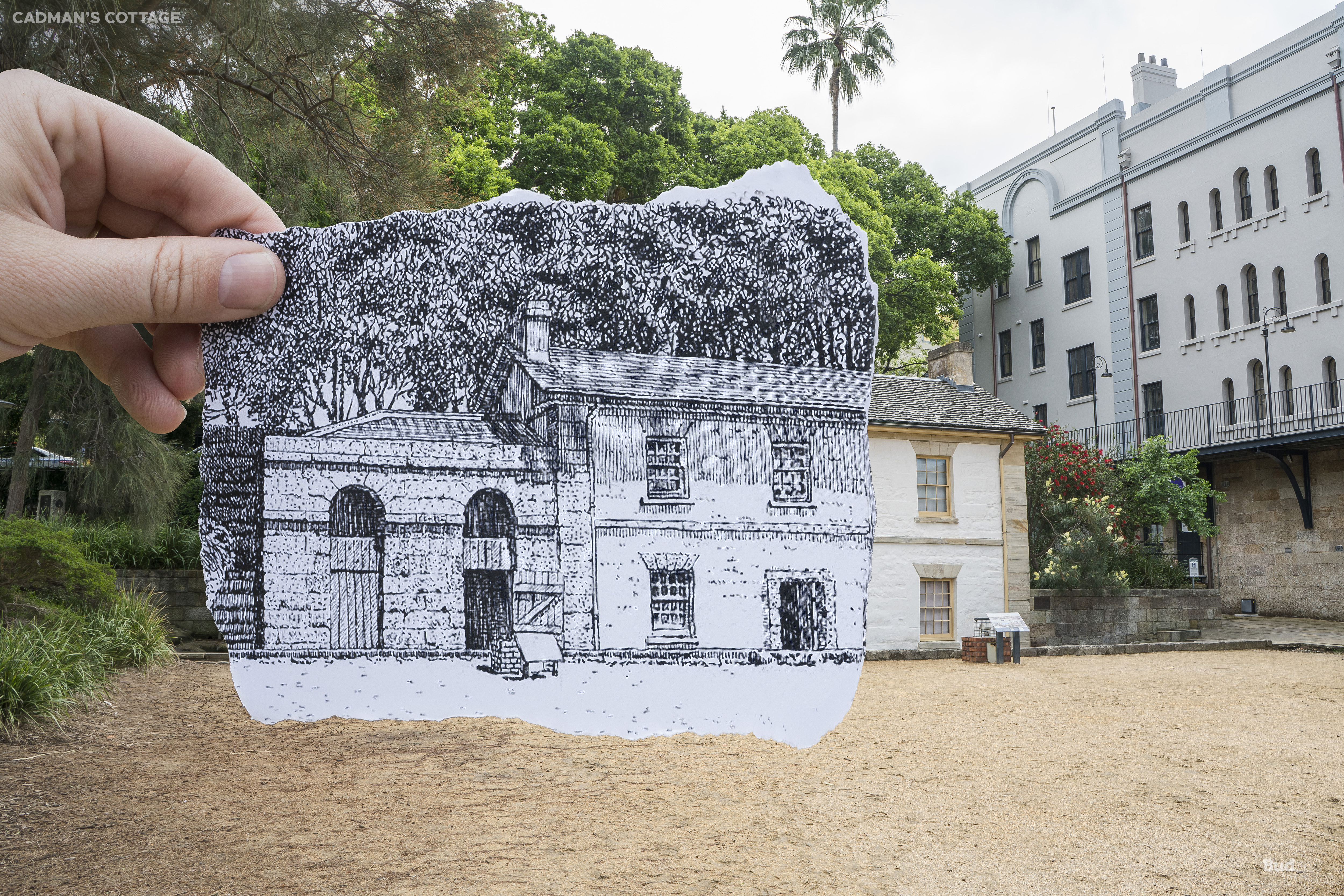 O edif&iacute;cio residencial mais antigo de Sidney &eacute; um marco discreto com muita hist&oacute;ria. A casa foi constru&iacute;da como quartel para o timoneiro de uma frota de barcos cargueiros com tripula&ccedil;&atilde;o. &Eacute; nomeado ap&oacute;s John Cadman, que foi trazido para a Austr&aacute;lia como um condenado por roubar um cavalo. Em seguida, foi uma base para a Pol&iacute;cia da &Aacute;gua. Mais tarde, o superintendente da Sydney Sailors Home, uma esp&eacute;cie de YMCA para velejadores itinerantes, assumiu o edif&iacute;cio. Mas o chal&eacute; de arenito, no estilo georgiano, acabou em ru&iacute;nas, at&eacute; que foi restaurado na d&eacute;cada de 1970. Ele foi listado no New South Wales State Heritage Register em 1999.
