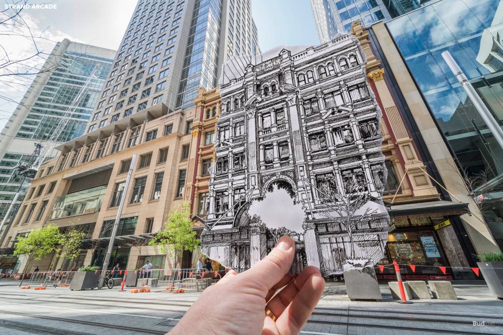 A &uacute;ltima arcada em estilo vitoriano de Sidney foi considerada pelos jornais da &eacute;poca como "a melhor via p&uacute;blica nas col&ocirc;nias australianas". A passarela de 104 metros foi apoiada por escadas de cedro, com elevadores hidr&aacute;ulicos de ponta, oferecendo uma rota alternativa para as galerias. O Strand reconhece e at&eacute; rivaliza com as famosas arcadas da Europa. Mas o que o torna &uacute;nico &eacute; o teto de vidro especialmente colorido e as galerias suspensas &ndash; um dos primeiros grandes conceitos da arquitetura australiana a lidar com o clima implac&aacute;vel da terra.