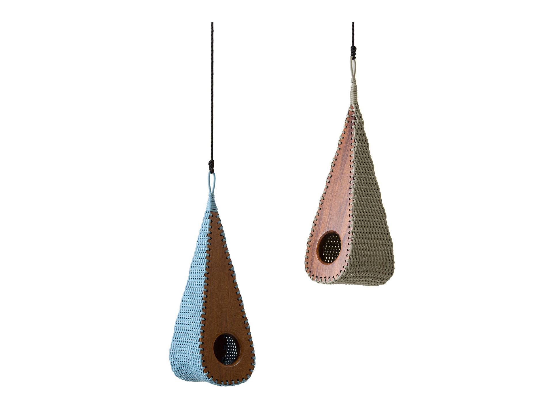 <b>Birdhouse &ndash; Lattoog:</b><span style="font-weight:400;"> Em madeira maci&ccedil;a, fibra sint&eacute;tica colorida e corda n&aacute;utica por </span><i><span style="font-weight:400;">R$ 474</span></i>