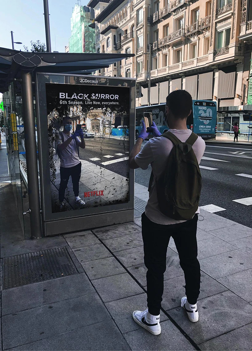 Estamos vivendo um episódio de Black Mirror, segundo anúncio de rua
