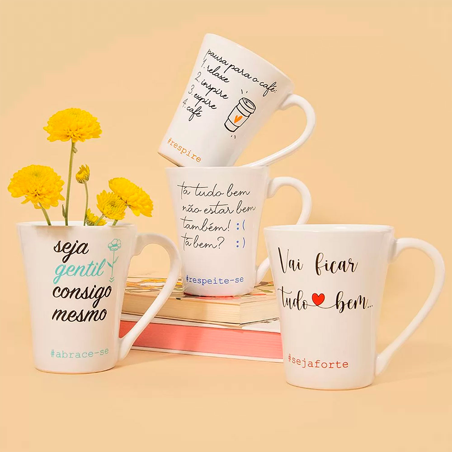 <strong>Cole&ccedil;&atilde;o canecas Caf&eacute; com Afeto Camicado:</strong> a marca desenvolveu quatro canecas, em cer&acirc;mica, que ganham frases positivas, de carinho e bom humor, al&eacute;m de uma grafia feita que remete a escrita feita a m&atilde;o, dando um toque ainda mais pessoal. <em>Pre&ccedil;o: R$ 22,90.</em>