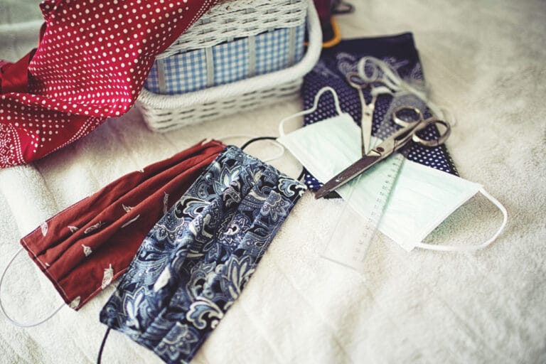 Plataforma reúne 800 artesãos brasileiros que produzem máscaras faciais