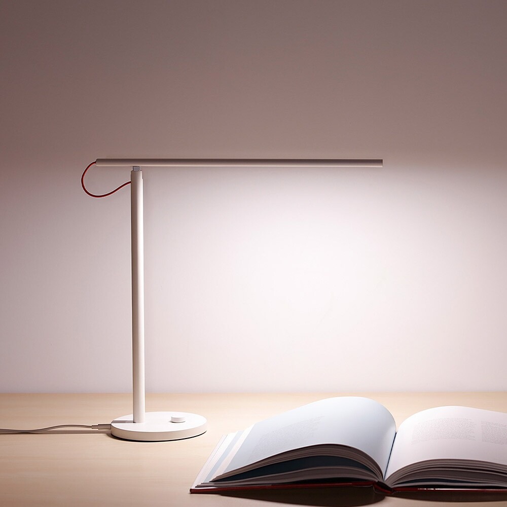 <b>Mi LED Desk Lamp:</b><span style="font-weight:400;"> Leve, port&aacute;til, dobr&aacute;vel e nas medidas certas para voc&ecirc; carregar dentro da mochila, a lumin&aacute;ria inteligente traz no design minimalista, a praticidade e efici&ecirc;ncia que voc&ecirc; precisa. </span><i><span style="font-weight:400;">Pre&ccedil;o R$321,99</span></i>