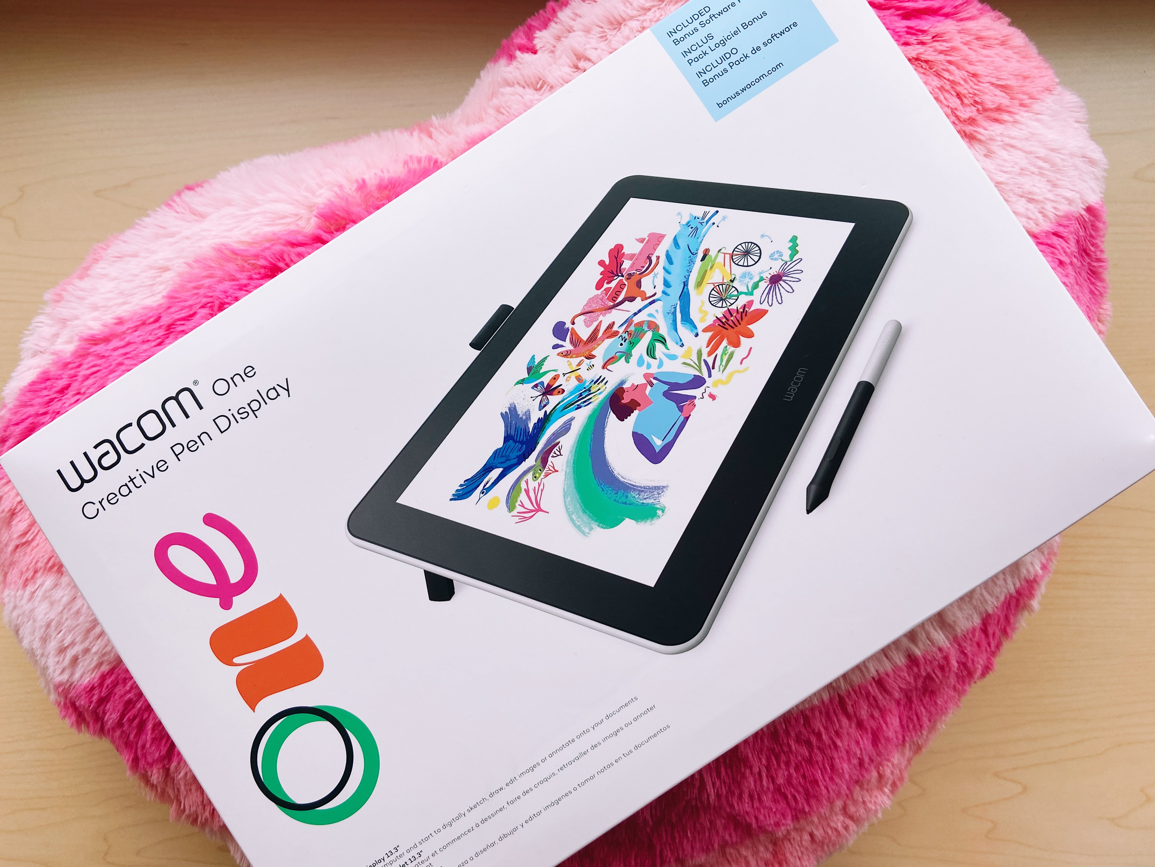 <span><strong>Wacom One |</strong> Com a mesa digitalizadora, &eacute; poss&iacute;vel desenhar, editar fotos e v&iacute;deos ou transmitir ideias digitalmente e est&aacute; dispon&iacute;vel na&nbsp;</span>Wacom Store e em lojas parceiras<span>. <em>Por R$ 4.500</em></span>
