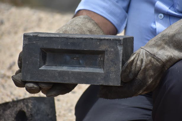 tijolo-sustent&aacute;vel-pl&aacute;stico-reutilizado-areia-8