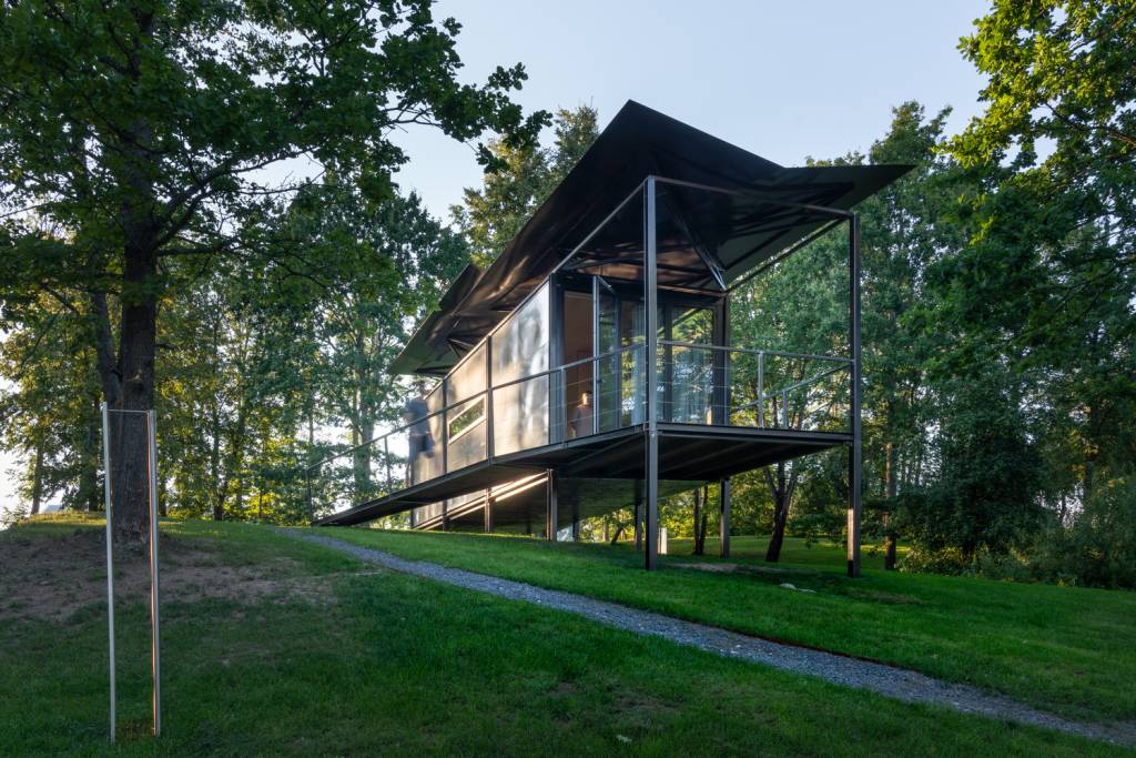 cabine-modular-com-teto-coletor-de-chuva-e-adaptavel-a-qualquer-local-casa.com-2