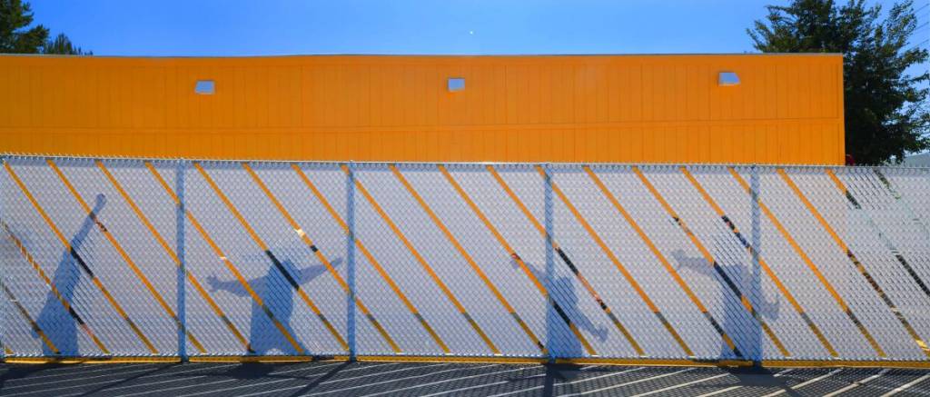 estacionamento-em-los-angeles-vira-abrigo-temporario-para-moradores-de-rua-casa.com-1 estacionamento-em-los-angeles-vira-abrigo-temporario-para-moradores-de-rua-casa.com-1