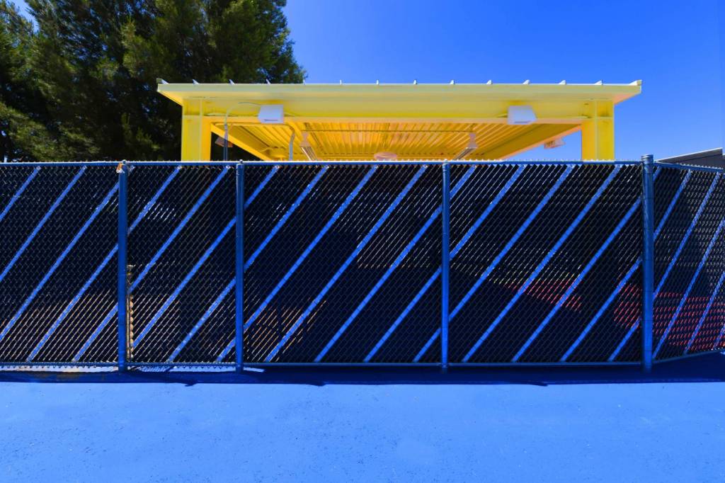 estacionamento-em-los-angeles-vira-abrigo-temporario-para-moradores-de-rua-casa.com-3 estacionamento-em-los-angeles-vira-abrigo-temporario-para-moradores-de-rua-casa.com-3