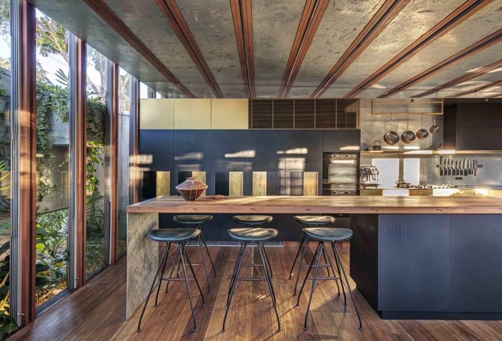 uma-casa-sustentavel-projetada-para-os-novos-tempos-welcome-to-the-jungle-house-casa.com-24