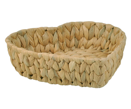 Cesta de vime em formato de cora&ccedil;&atilde;o, na Westwing: <a href="https://now.westwing.com.br/cesta-decorativa-vime-bege-9808.html?simple=DEQ20URB83597-13663">R$ 44,90</a>