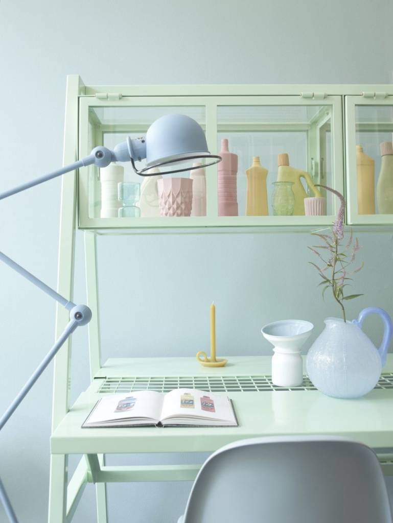 home office decorado com tons pastel