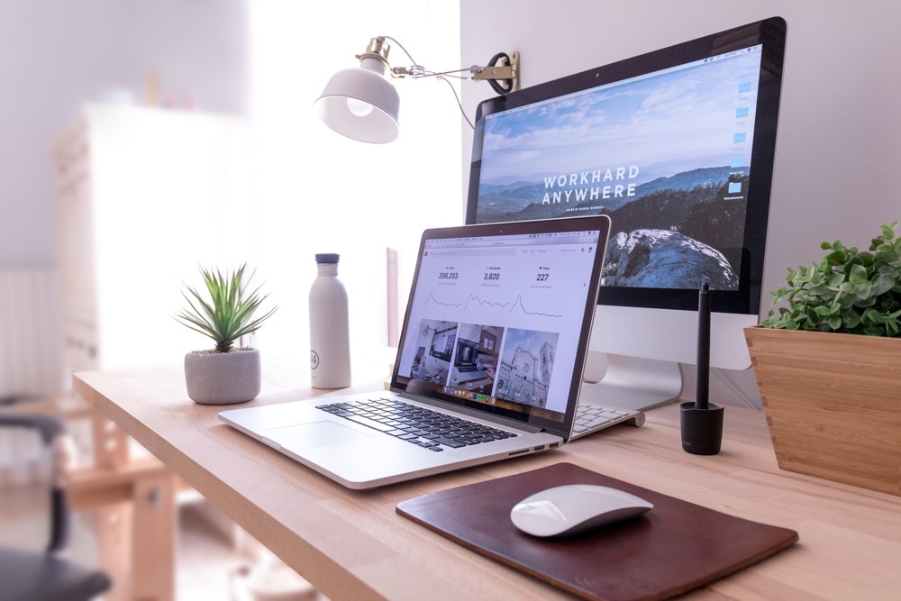 bem-estar-em-casa mesa de computador em home office