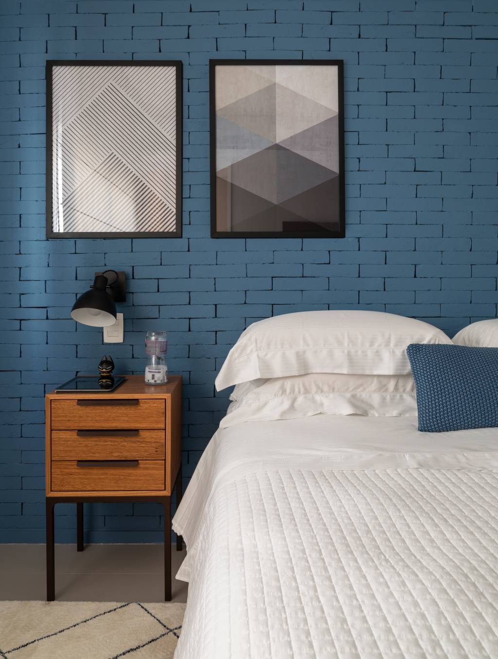 com-paleta-em-tons-de-azul-apartamento-tem-decor-inspirada-em-star-wars-casa.com-Projeto Ristretto – Marina Carvalho – foto Evelyn Muller (60) com-paleta-em-tons-de-azul-apartamento-tem-decor-inspirada-em-star-wars-casa.com-Projeto Ristretto – Marina Carvalho – foto Evelyn Muller (60)