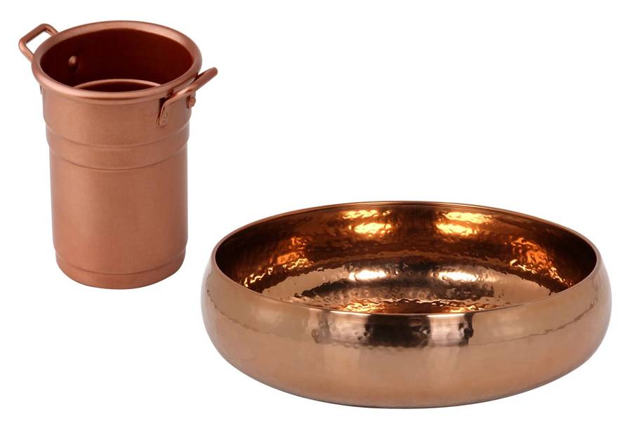 <span style="font-weight: 400">Porta-l&aacute;pis (</span><a href="https://v2.afilio.com.br/tracker.php?banid=4552992&campid=65257;2830&siteid=59711&url=https%253A%252F%252Fwww.tokstok.com.br%252Fporta-lapis-cobre-metalizado-canister%252Fp%253Futm_source%253Dafilio%2526utm_medium%253Dafiliados%2526utm_campaign%253Ddeeplink%2526utm_term%253D59711%2526a%253Da" target="_blank" rel="noopener"><span style="font-weight: 400">R$ 18,32</span></a><span style="font-weight: 400">) e saladeira (</span><a href="https://v2.afilio.com.br/tracker.php?banid=4552993&campid=65257;2830&siteid=59711&url=https%253A%252F%252Fwww.tokstok.com.br%252Fsaladeira-23-cm-cobre-hiante%252Fp%253Futm_source%253Dafilio%2526utm_medium%253Dafiliados%2526utm_campaign%253Ddeeplink%2526utm_term%253D59711%2526a%253Da" target="_blank" rel="noopener"><span style="font-weight: 400">R$ 139,90</span></a><span style="font-weight: 400">), na Tok&Stok.</span>
