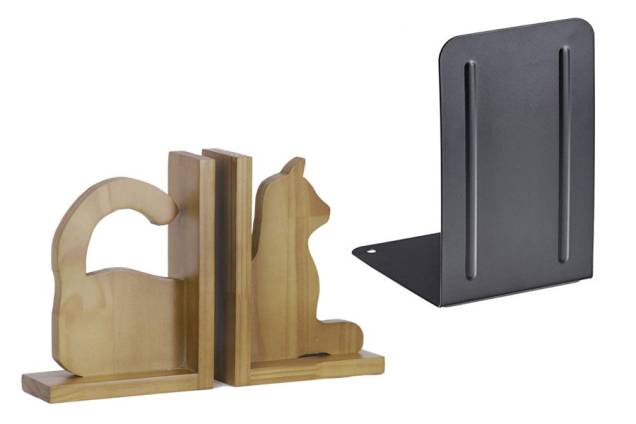 <span style="font-weight: 400">Suportes de livro: de madeira em formato de gato (</span><a href="https://www.awin1.com/cread.php?awinmid=17777&awinaffid=726913&clickref=Casa.com&platform=dl&ued=https%3A%2F%2Fwww.mobly.com.br%2Fsuporte-de-livro-gato-pingado-mel-646981.html" target="_blank" rel="noopener"><span style="font-weight: 400">R$ 268</span></a><span style="font-weight: 400">) e de metal (</span><a href="https://www.awin1.com/cread.php?awinmid=17777&awinaffid=726913&clickref=Casa.com&platform=dl&ued=https%3A%2F%2Fwww.mobly.com.br%2Fsuporte-de-livro-acrimet-premium-metal-1-par-759472.html" target="_blank" rel="noopener"><span style="font-weight: 400">R$ 166</span></a><span style="font-weight: 400">), ambos na Mobly</span> <span style="font-weight: 400">Suportes de livro: de madeira em formato de gato (</span><a href="https://www.awin1.com/cread.php?awinmid=17777&awinaffid=726913&clickref=Casa.com&platform=dl&ued=https%3A%2F%2Fwww.mobly.com.br%2Fsuporte-de-livro-gato-pingado-mel-646981.html" target="_blank" rel="noopener"><span style="font-weight: 400">R$ 268</span></a><span style="font-weight: 400">) e de metal (</span><a href="https://www.awin1.com/cread.php?awinmid=17777&awinaffid=726913&clickref=Casa.com&platform=dl&ued=https%3A%2F%2Fwww.mobly.com.br%2Fsuporte-de-livro-acrimet-premium-metal-1-par-759472.html" target="_blank" rel="noopener"><span style="font-weight: 400">R$ 166</span></a><span style="font-weight: 400">), ambos na Mobly</span>