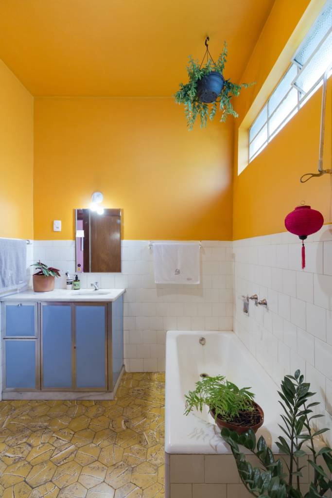 apartamento-Paulo-Afonso-Pedro-Haruf10 banheiro com meia parede pintada de amarelo