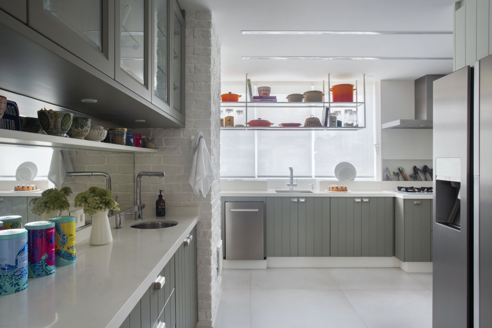 apartamento-reforma-Brise-Arquitetura14 Cozinha com armários verdes