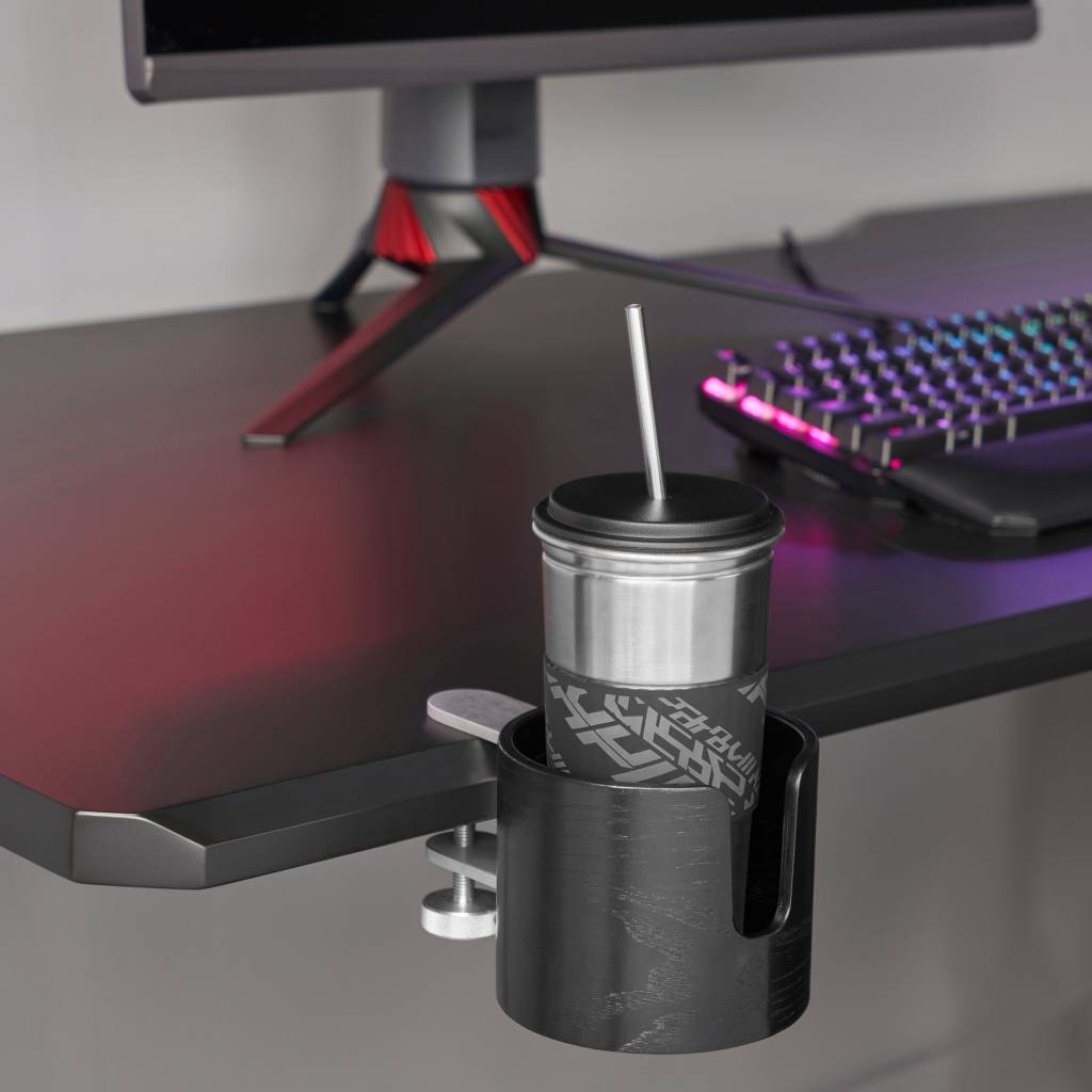 ikea-lanca-colecao-de-moveis-para-e-sports-casa.com-8 Borda da mesa, com um porta copos preso com um parafuso.