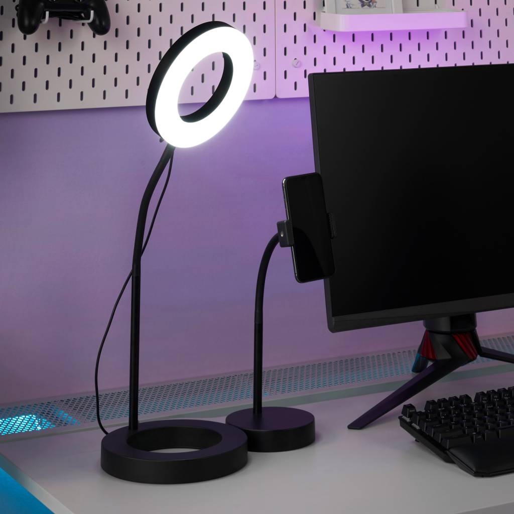 ikea-lanca-colecao-de-moveis-para-e-sports-casa.com-9 Ringlight à esquerda de um monitor