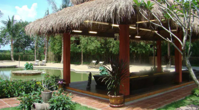 Na quinta edi&ccedil;&atilde;o do Big Brother Cro&aacute;cia, em 2008, os participantes podiam relaxar em um complexo que lembrava um resort e, curiosamente, ficava localizado na Tail&acirc;ndia