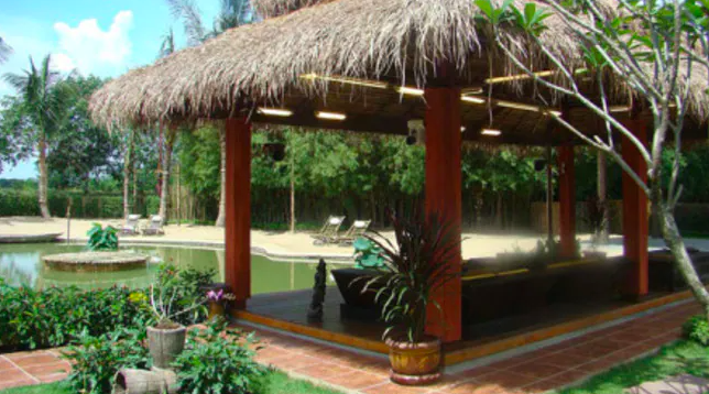 Na quinta edição do Big Brother Croácia, em 2008, os participantes podiam relaxar em um complexo que lembrava um resort e, curiosamente, ficava localizado na Tailândia
