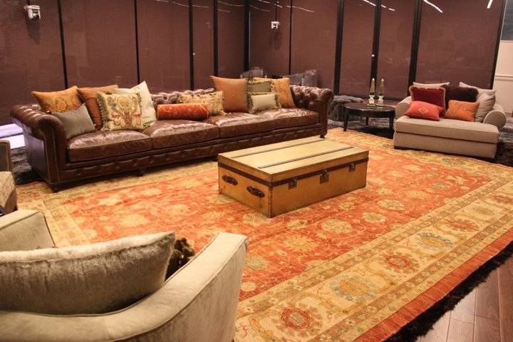 A edi&ccedil;&atilde;o do Big Brother 3 de Israel, em 2010-2011, optou por cores mais fechadas em todos os ambientes e pouca ilumina&ccedil;&atilde;o natural