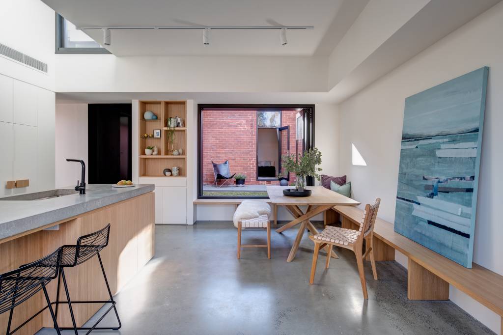 casa-em-melbourne-ganha-edicula-de-45-m²-casal-casa.com-38780-DiningKitchen casa-em-melbourne-ganha-edicula-de-45-m²-casal-casa.com-38780-DiningKitchen