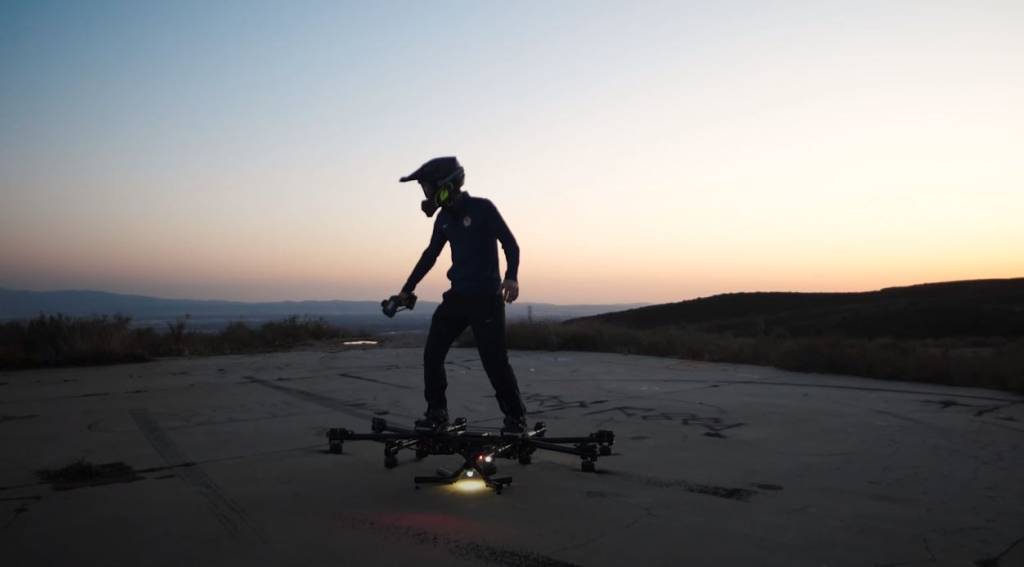 hunter kowald Com este drone você pode andar de skate voando