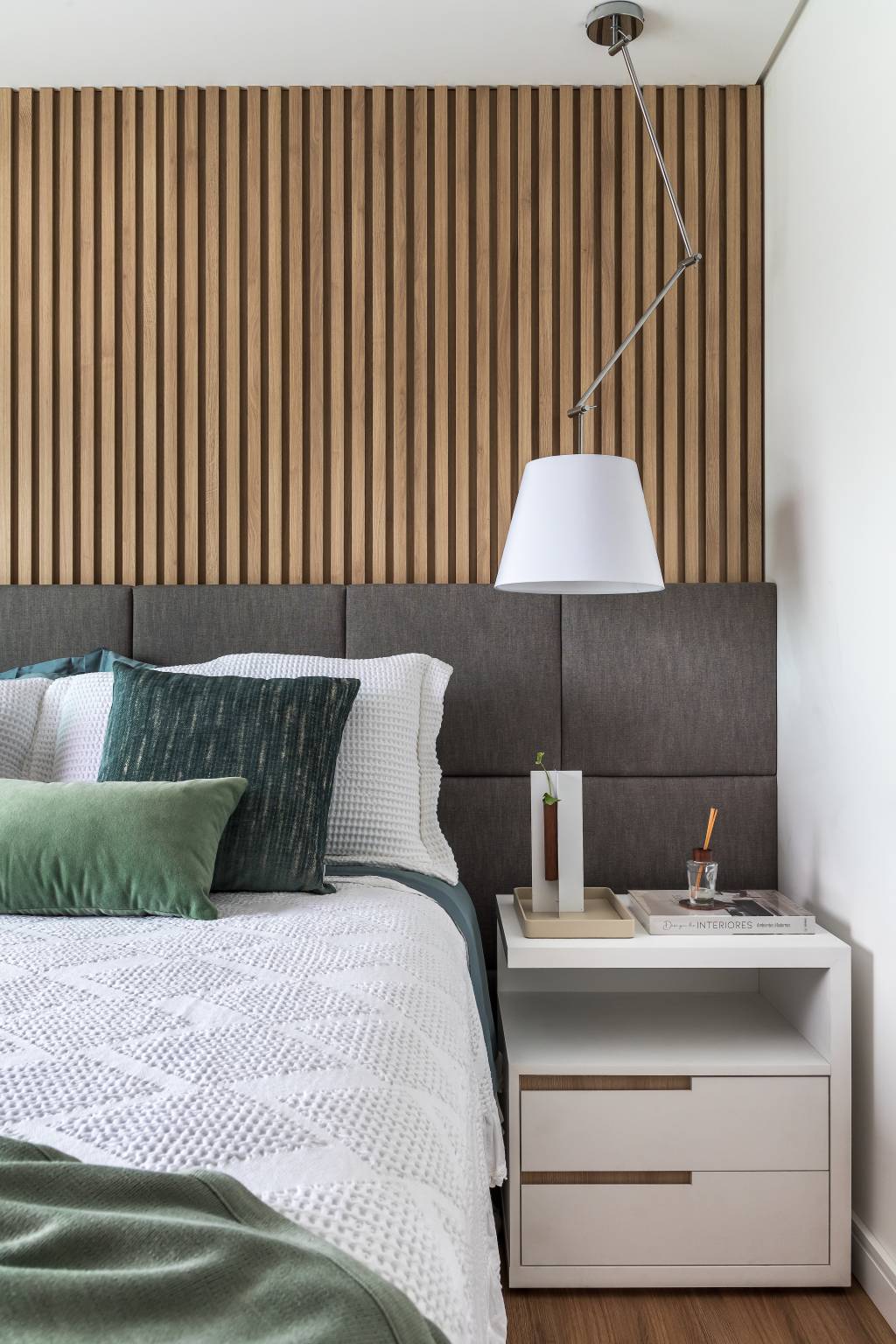 9-tons-neutros-e-minimalismo-definem-apartamento-de-98-m-2 9-tons-neutros-e-minimalismo-definem-apartamento-de-98-m-2