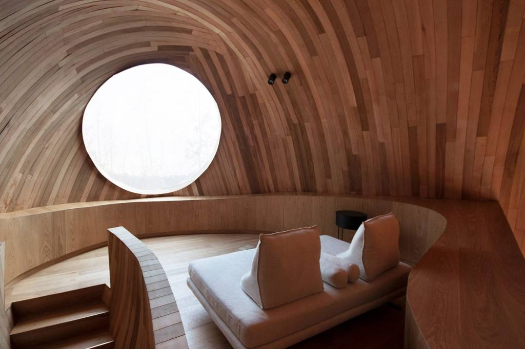 Floresta na China é repleta de cabanas em forma de semente Floresta na China é repleta de cabanas em forma de semente