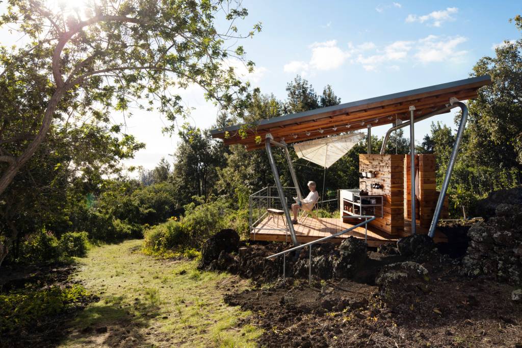 3-casa-de-22-m-2-recebe-projeto-de-visao-ecocentrica-e-de-amor-pela-terra Pavilhão localizado em meio à vegetação dos Estados Unidos