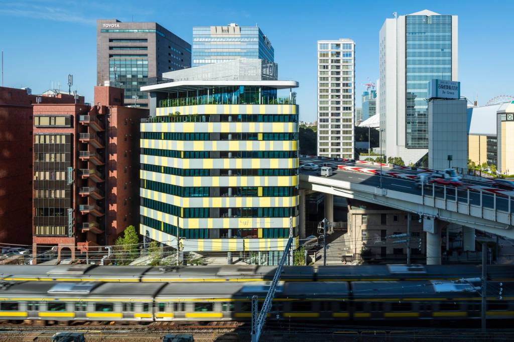Hotel-tem-quarto-com-duas-cores-dezeen 01 Hotel-tem-quarto-com-duas-cores-dezeen 01