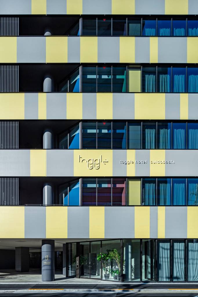 Hotel-tem-quarto-com-duas-cores-dezeen 02 Hotel-tem-quarto-com-duas-cores-dezeen 02